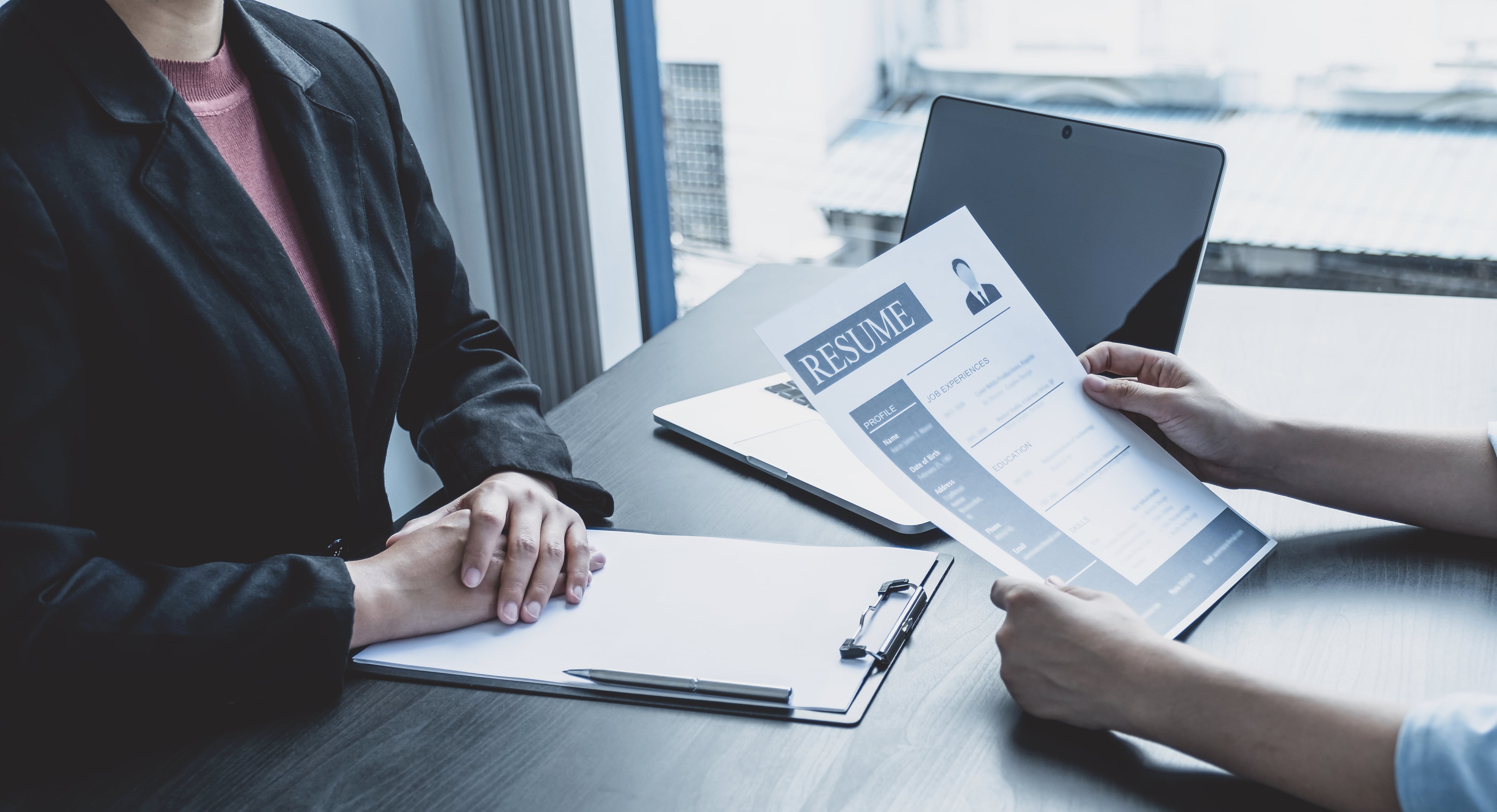 El currículum vitae es fundamental en el proceso de búsqueda de empleo.