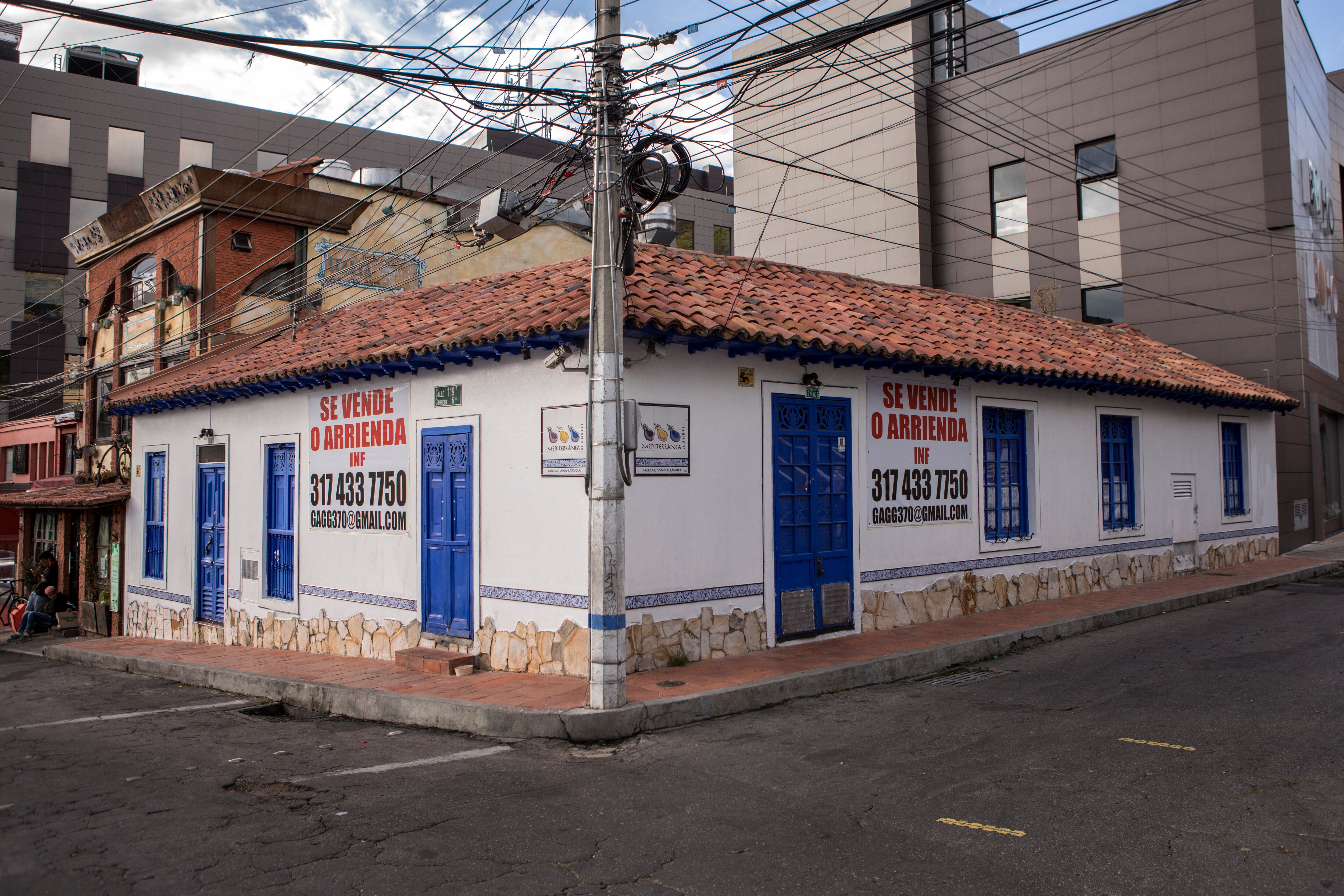 Locales vacíos, locales en arriendo.