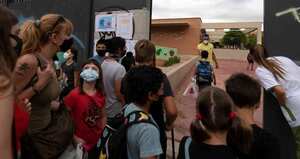 Desde hace varias semanas, se multiplican las manifestaciones y los llamados de padres exigiendo más garantías sanitarias en las escuelas.