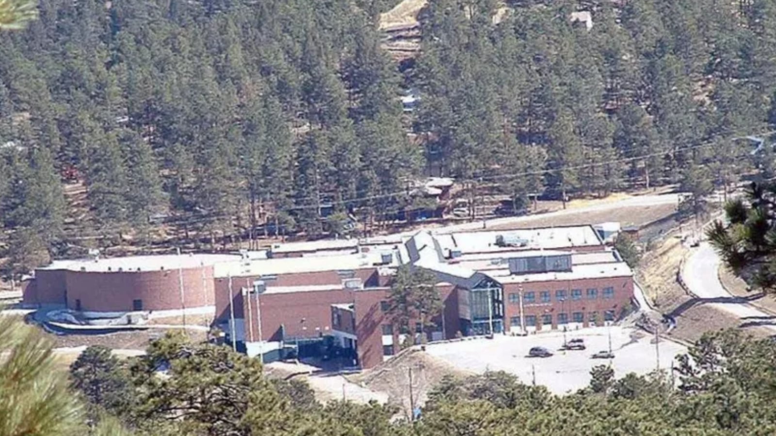 Las autoridades perfilan características del estudiante que abrió fuego en la escuela secundaria