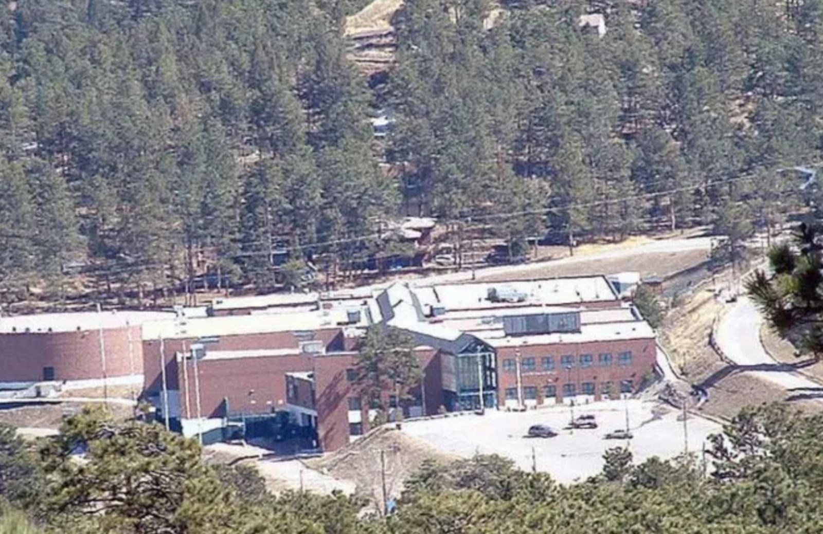 Las autoridades perfilan características del estudiante que abrió fuego en la escuela secundaria