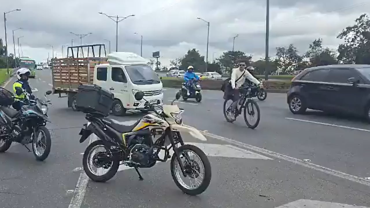 La Secretaría de Movilidad recomendó a los ciudadanos tomar la Av. La Esperanza como ruta alterna.