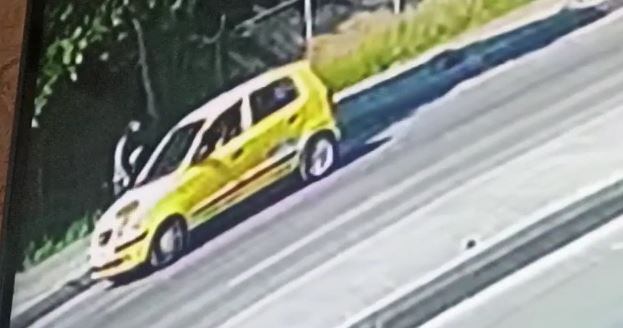 Cámaras de vigilancia en el sector captaron el momento exacto en el que Julio Iván Guerrero se monta a un taxi. Desde ese instante, no se volvió a saber de él.