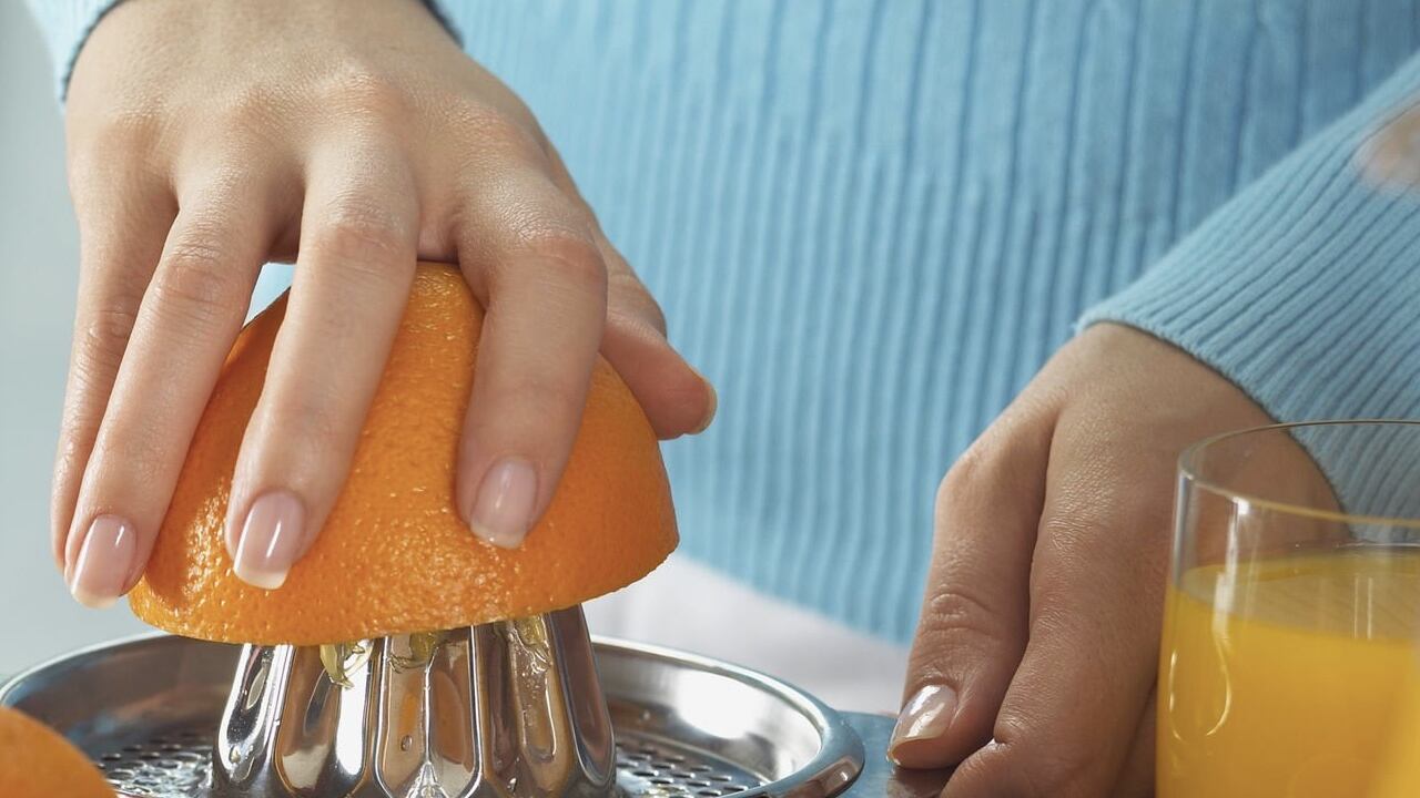 A pesar del dato, sí es posible tomar jugo de naranja, eso sí, no en gran cantidad