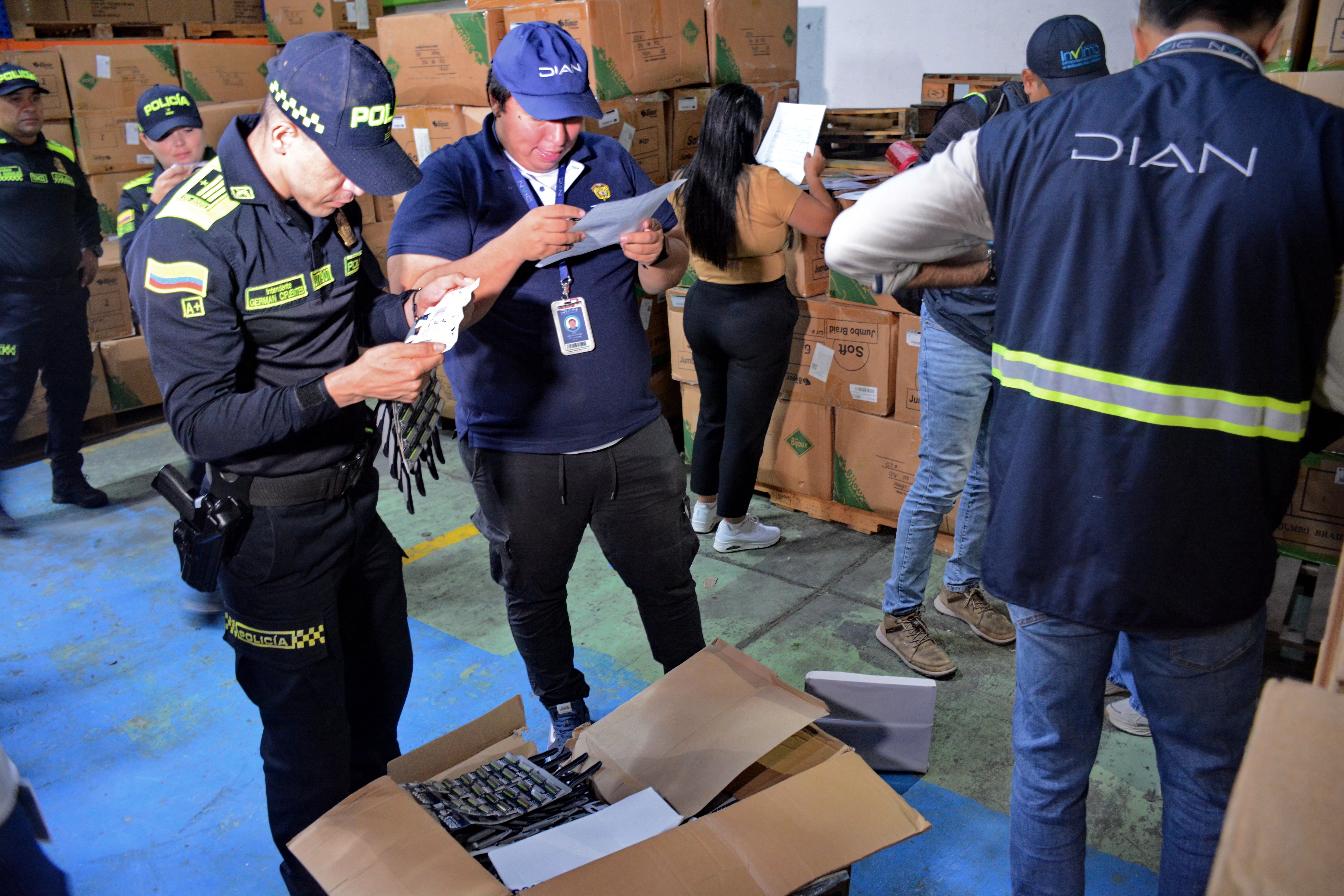 Operativo de la DIAN en Cali para frenar el contrabando; ‘Plan Navidad’ arrancó en el Parque Industrial Las Delicias