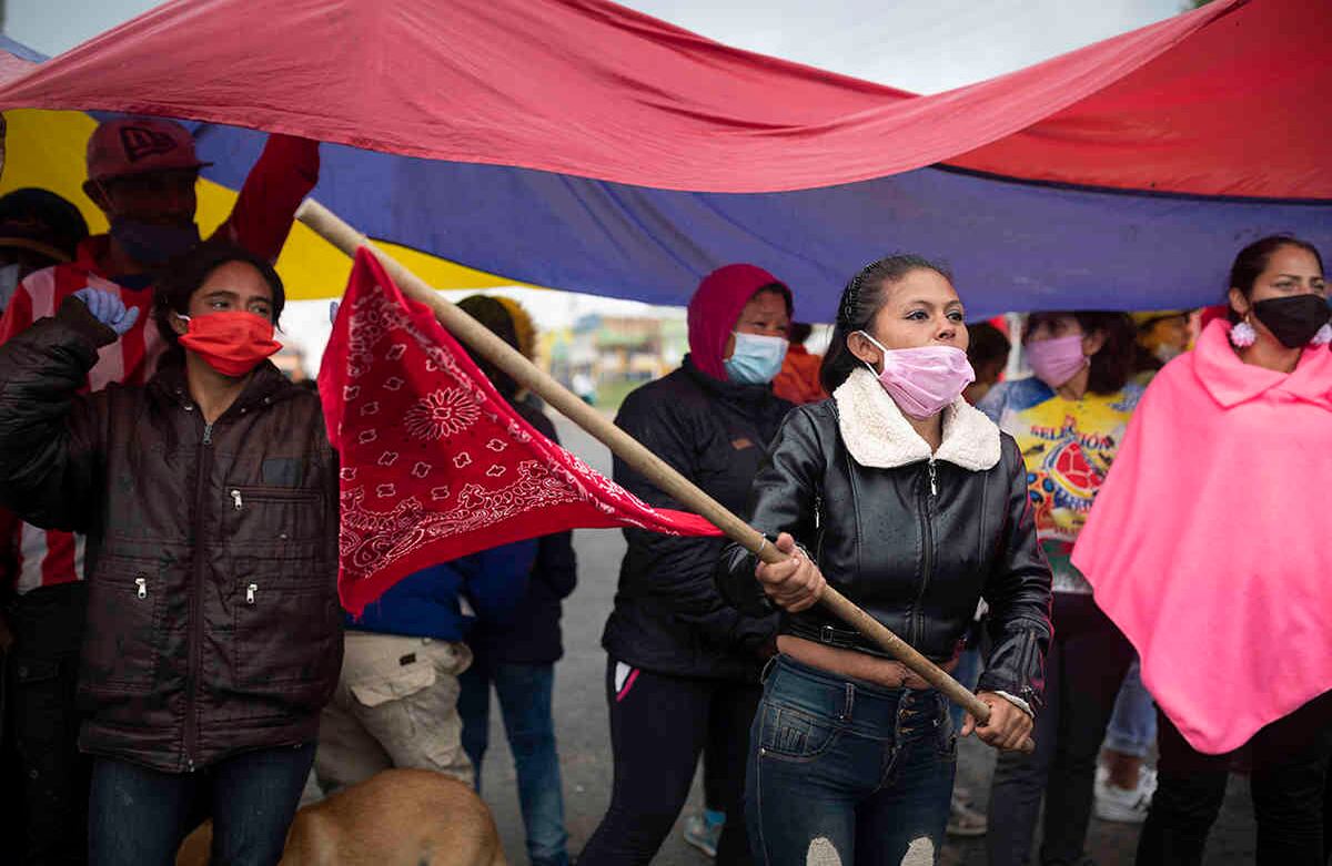 Bloqueos en la salida de Bogotá vía al Llano de ciudadanos que denuncian falta de recursos y presencia del estado durante la pandemia.