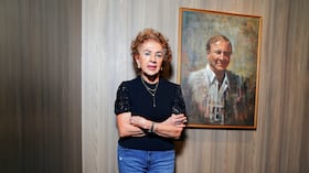 Socorro Oliveros está dedicada a la constructora de la familia y asegura que podría votar por Paloma Valencia y Juan Daniel Oviedo.