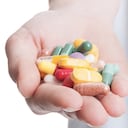 Según un estudio realizado en la Harvard Medical School, la deficiencia de vitamina D, definida como < 75 nmol /l, afecta a la mitad de adultos en los países desarrollados.