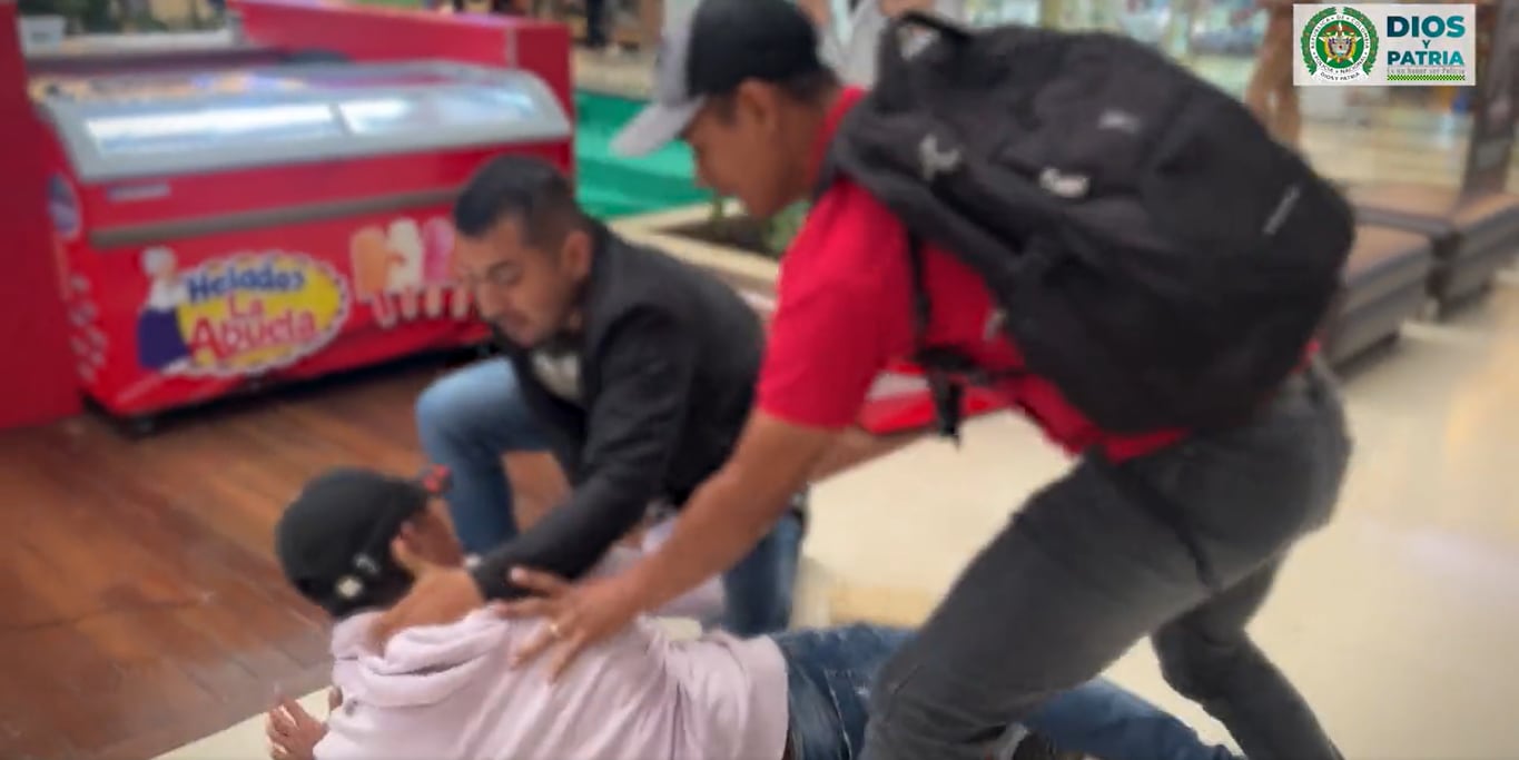 Este sujeto se identificaba como integrante de una agencia de inteligencia del Estado y venía exigiendo la suma de 22.000 dólares a su víctima.