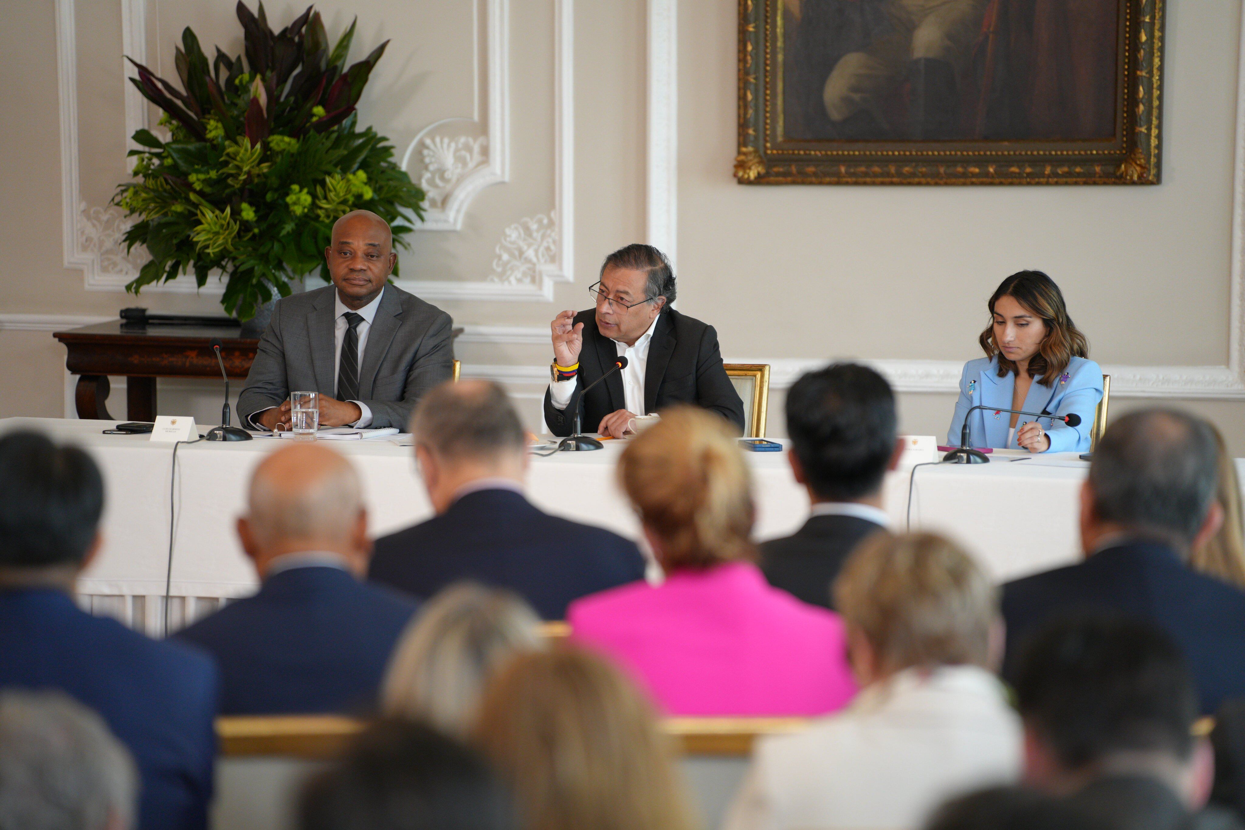 La reunión con el cuerpo diplomático estuvo liderada por el presidente Gustavo Petro, el canciller Luis Gilberto Murillo y la directora del Dapre, Laura Sarabia.