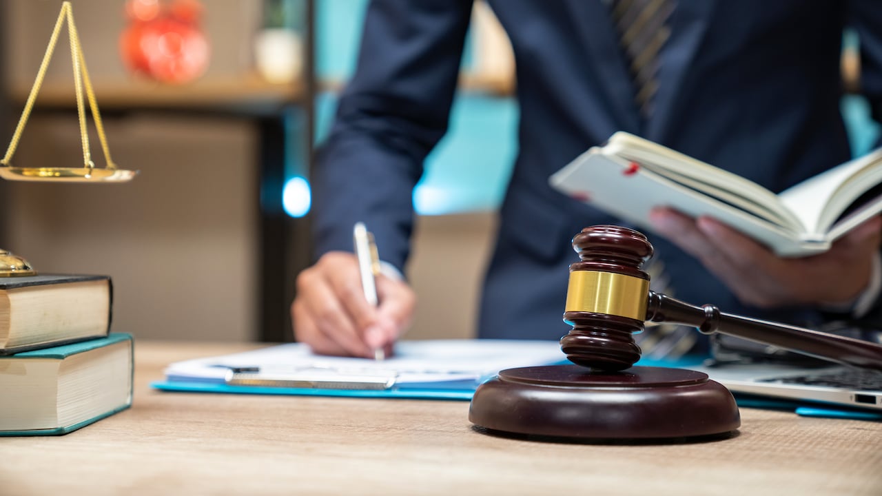 Las personas interesadas en recibir la asesoría legal pueden completar el formulario habilitado en las redes sociales y los canales digitales oficiales de Pérez-Llorca, Gómez-Pinzón.