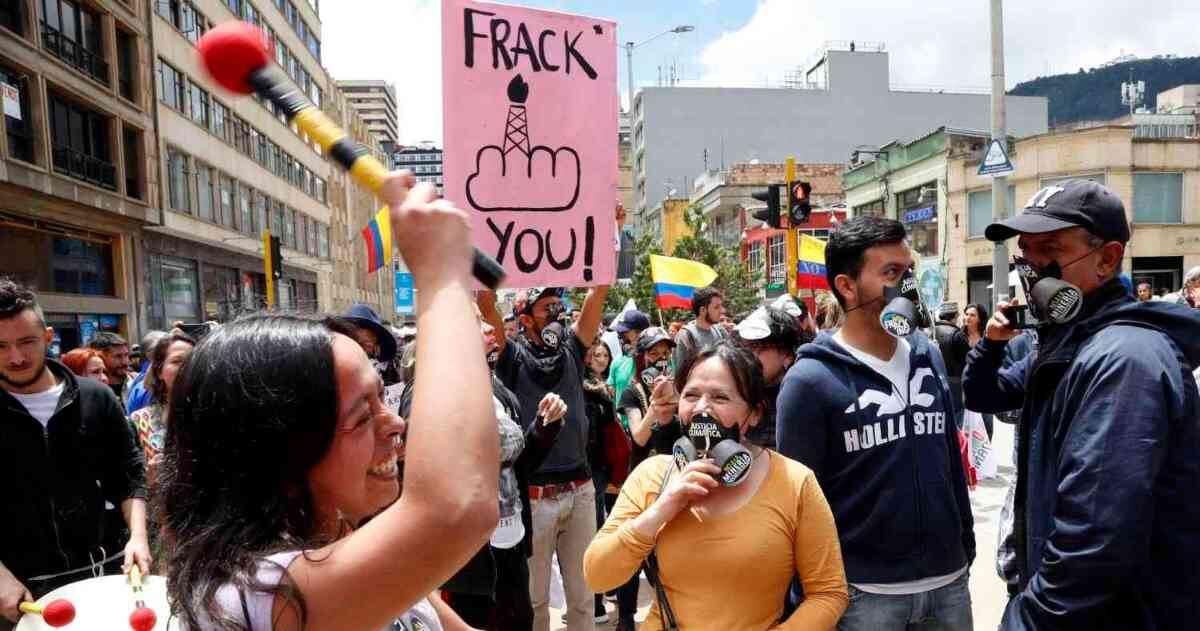 Los defensores ambientales de forma constante marchan para pedir por la protección del planeta y los recursos naturales. Foto: León Darío Peláez/SEMANA