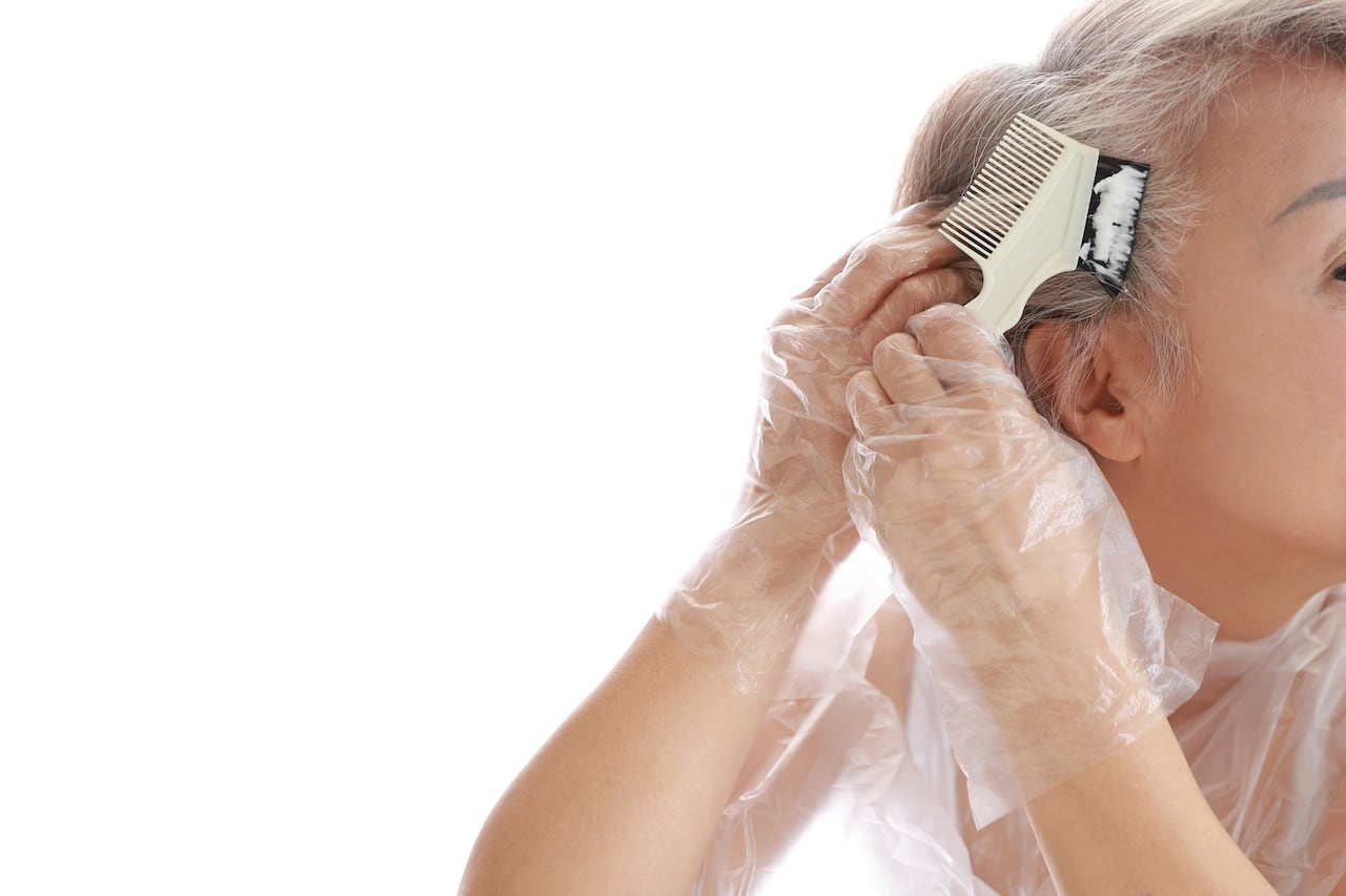 Con precauciones adecuadas antes del teñido se puede evitar cualquier mancha.