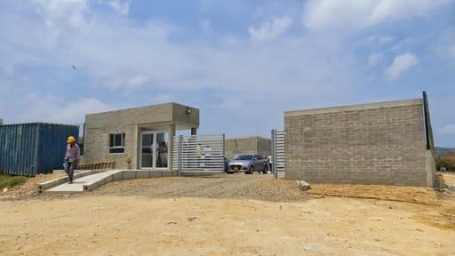 El Centro está ubicado en la vía  juan Mina.