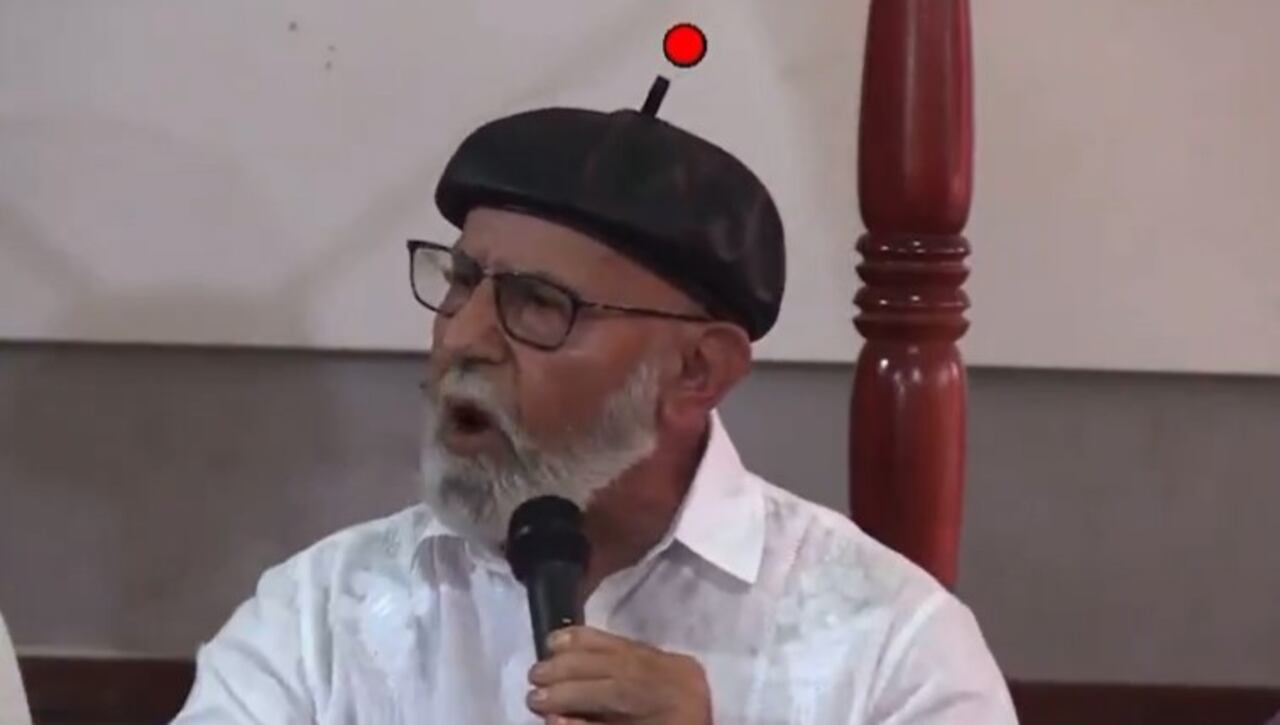 Bernardo “el cura” Hoyos, ahora apoya al presidente Gustavo Petro e invita a marchar