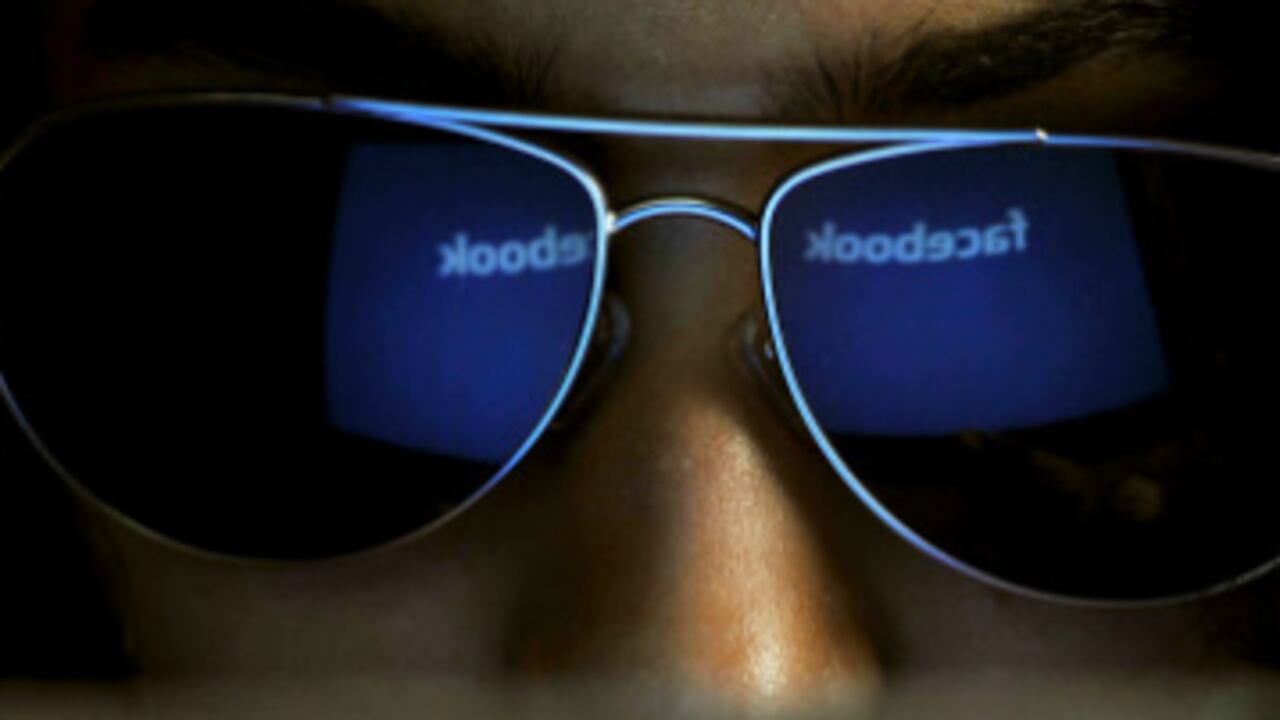 Con un clic, es simple ver la actividad en la red social de una expareja.