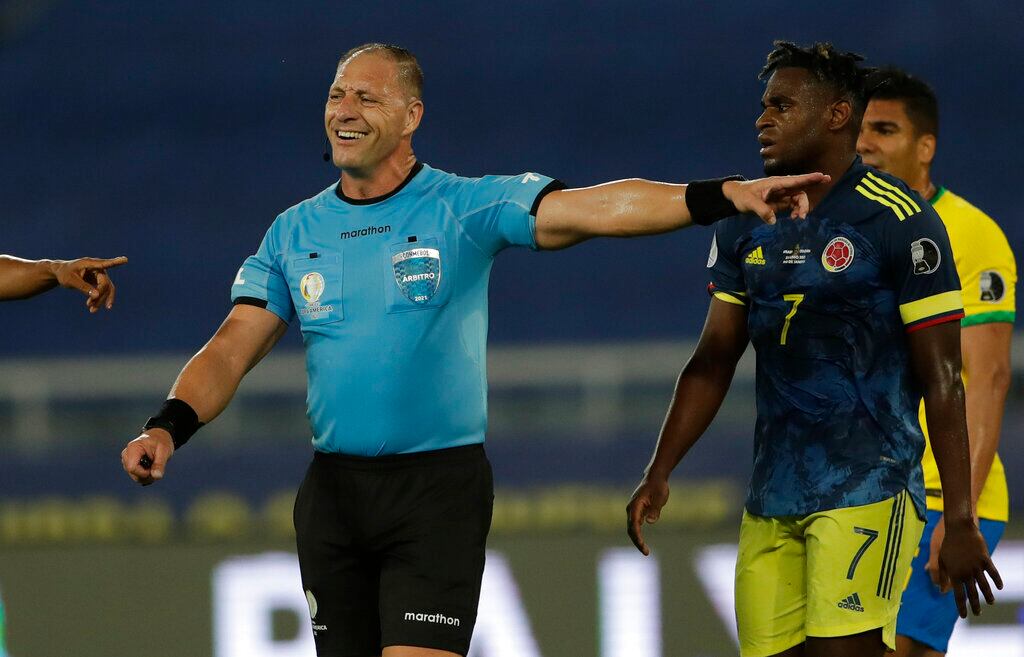 Conmebol defiende a Pitana: revelan audio del VAR en primer gol de Brasil ante Colombia