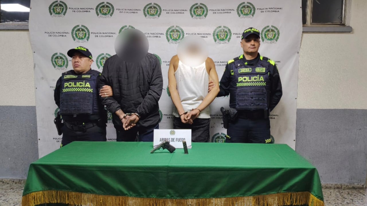 La Policía Metropolitana de Bogotá, con apoyo del helicóptero 'Halcón', capturó a dos jóvenes.