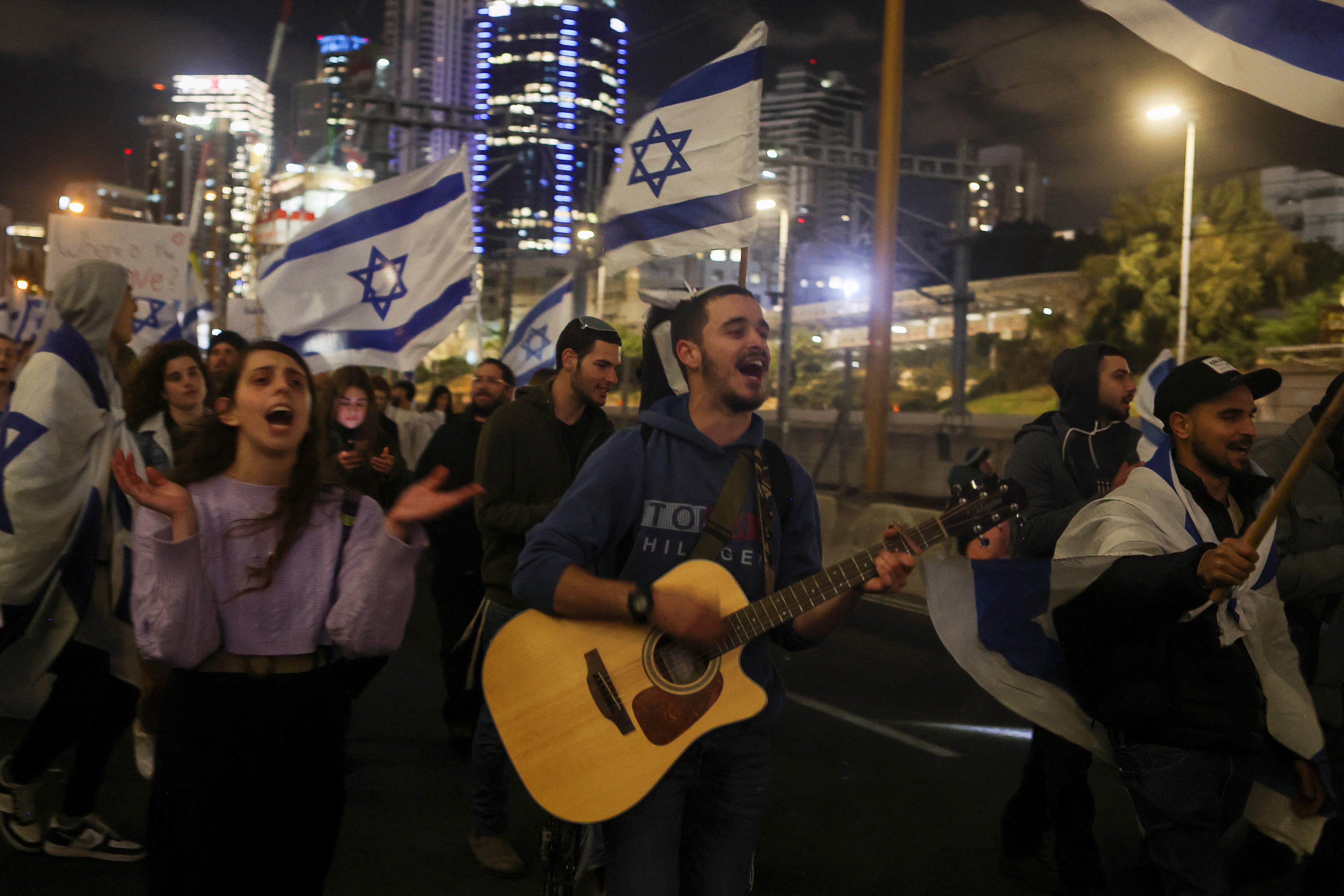 Las personas se tomaron las calles de la capital de Israel. Foto: Reuters.