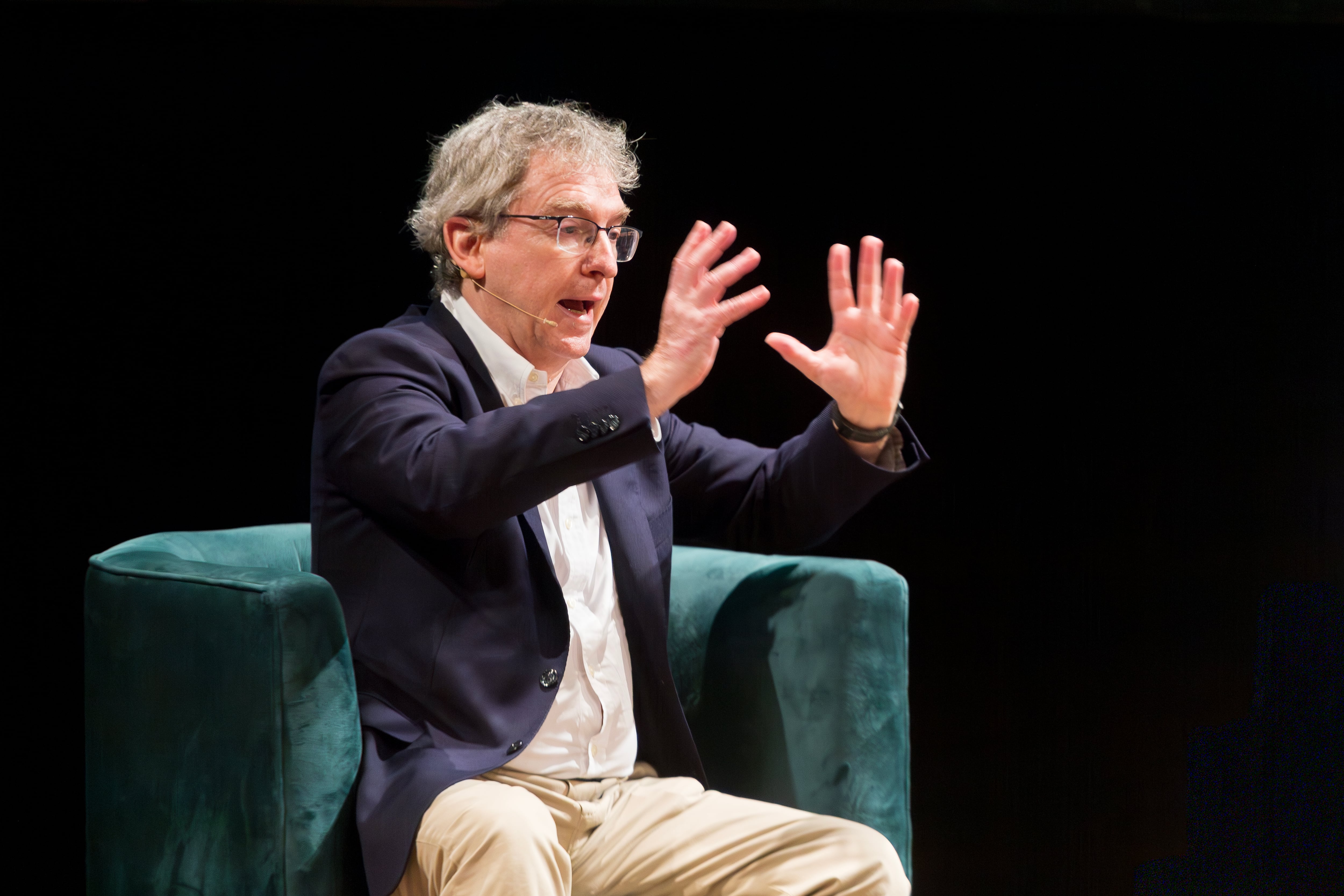 El escritor Santiago Posteguillo en su charla con el periodista Juan Lozano en el Hay Festival Cartagena 2026