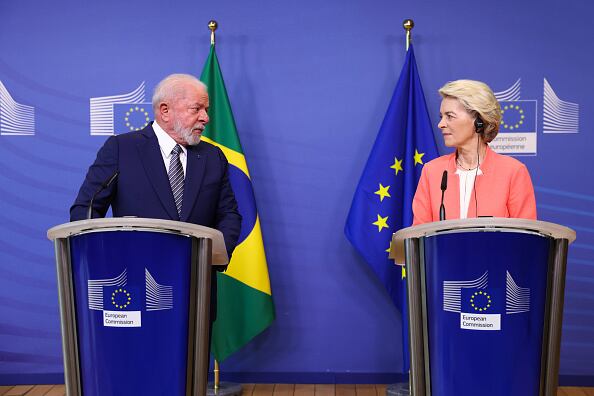 Luiz Inacio Lula da Silva, presidente de Brasil, y Ursula von der Leyen.