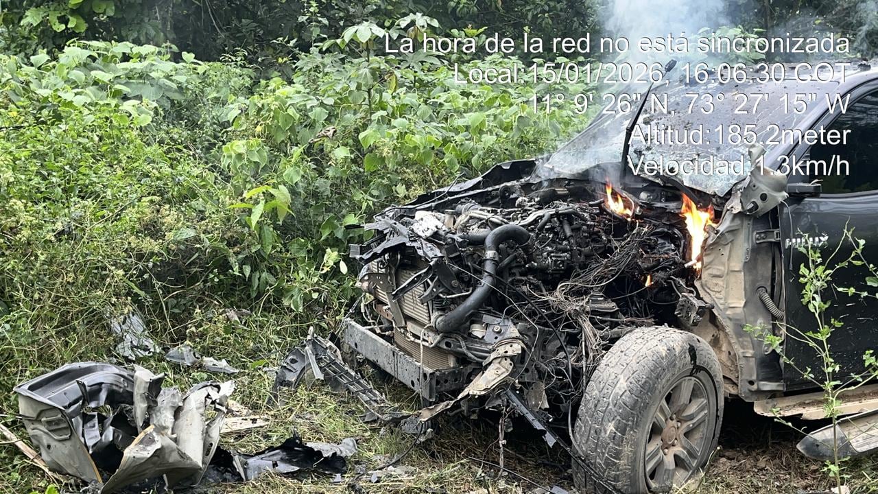 Carro con explosivos detonados por el Ejército.