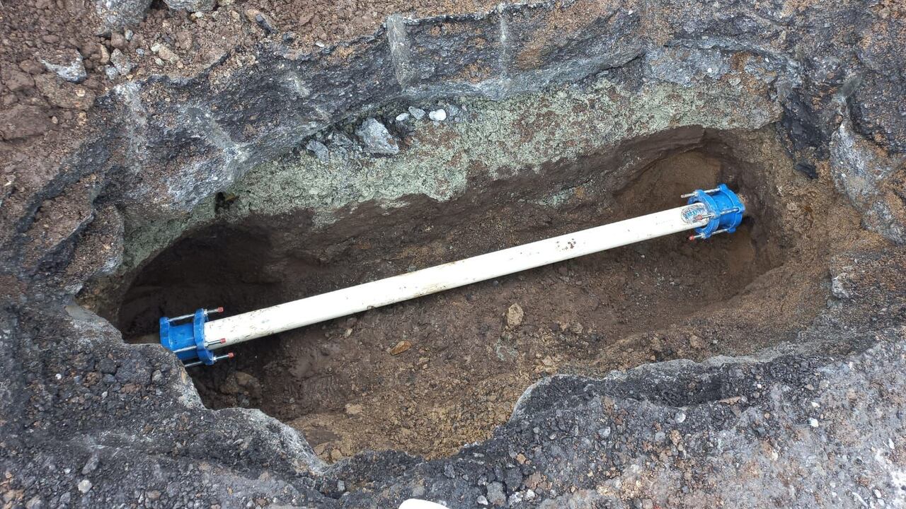 Culminan en Manizales los trabajos de reparación que permiten restablecer el servicio de agua potable en cuatro barrios de la ciudad