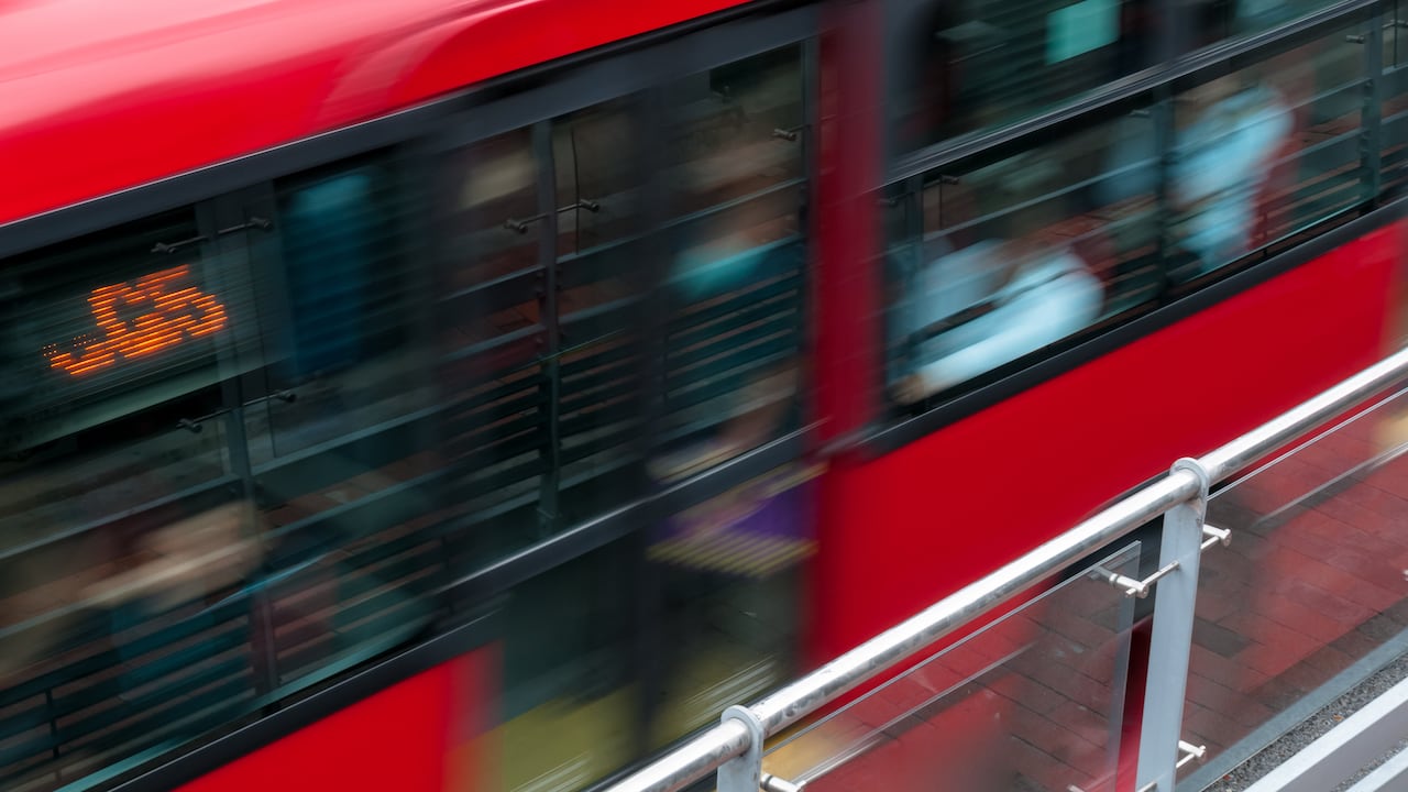 Transmilenio presenta retrasos por cuenta de un accidente en la troncal de la 26