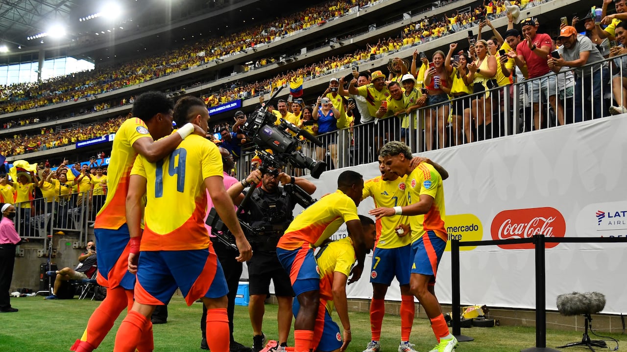 Colombia celebrando uno de los tantos que le anotó a Paraguay en la primera fecha del grupo D por la Copa América 2024.