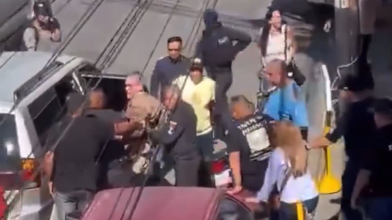 Fotograma del video de la presunta retención de Javier Oropeza.