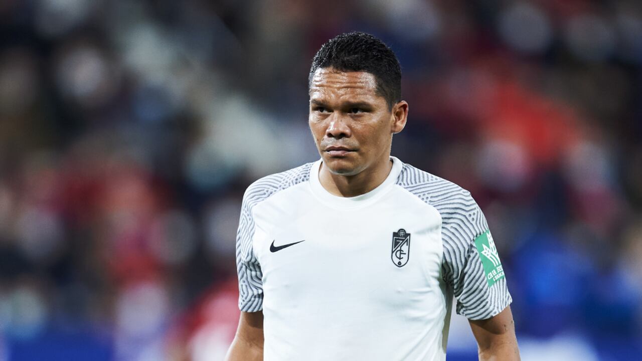 PAMPLONA, SPAIN - OCTOBER 22: Carlos Bacca of Granada CF reacts during the La Liga Santander match between CA Osasuna and Granada CF at Estadio El Sadar on October 22, 2021 in Pamplona, Spain. (Photo by Getty Images/Juan Manuel Serrano Arce)