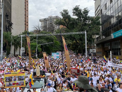 Masiva asistencia de manifestantes en Medellín.