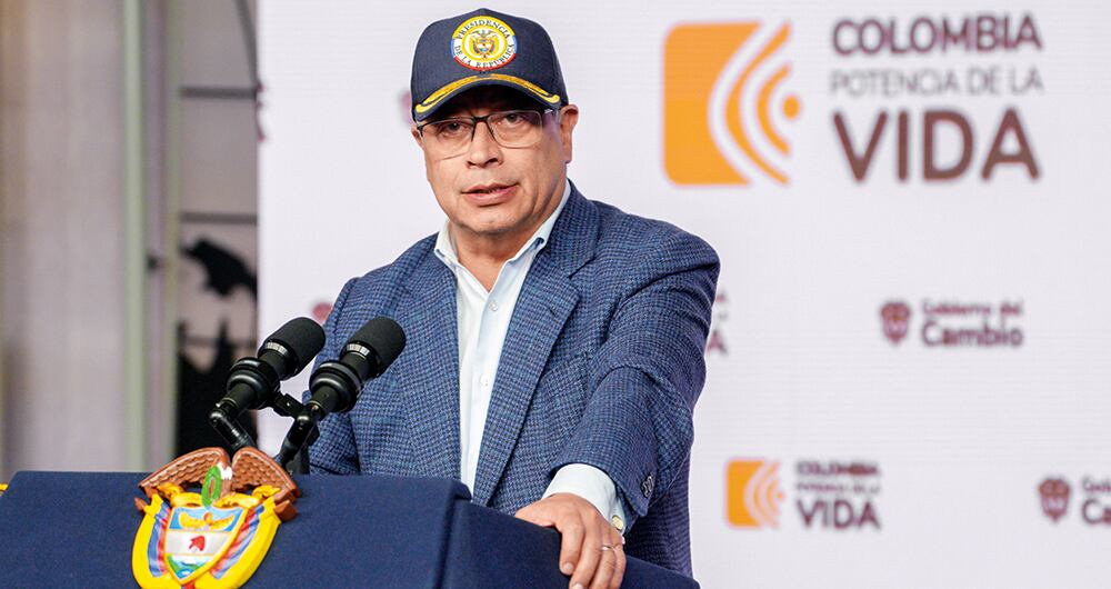    La consejera Sandra Ortiz salió de su cargo en la noche de este viernes. Hay expectativa sobre si Petro tomará decisiones frente a otros ministros salpicados en el escándalo, al igual que Carlos Ramón González, uno de sus hombres de confianza. 