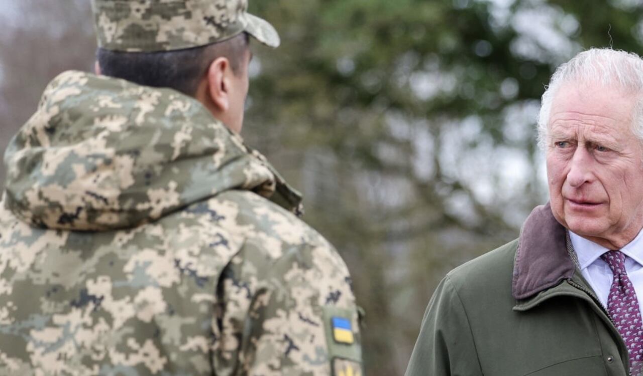 Militares de Ucrania se encuentran en Reino Unido recibiendo entrenamiento, el Rey Carlos III fue a visitar a estos soldados