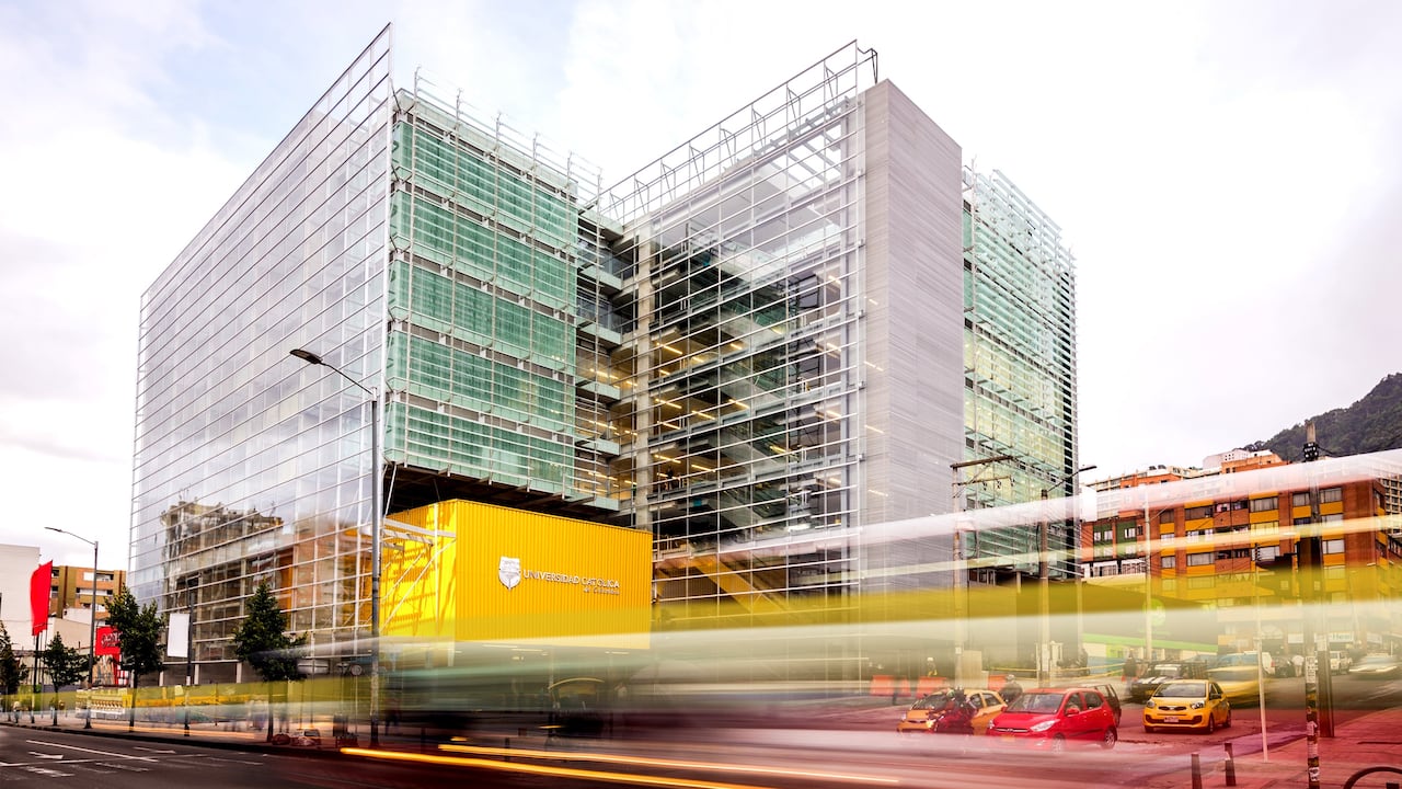 La Universidad Católica de Colombia figura entre las mejores universidades del mundo y de Latinoamérica, sus egresados tienen una empleabilidad del 94 por ciento.