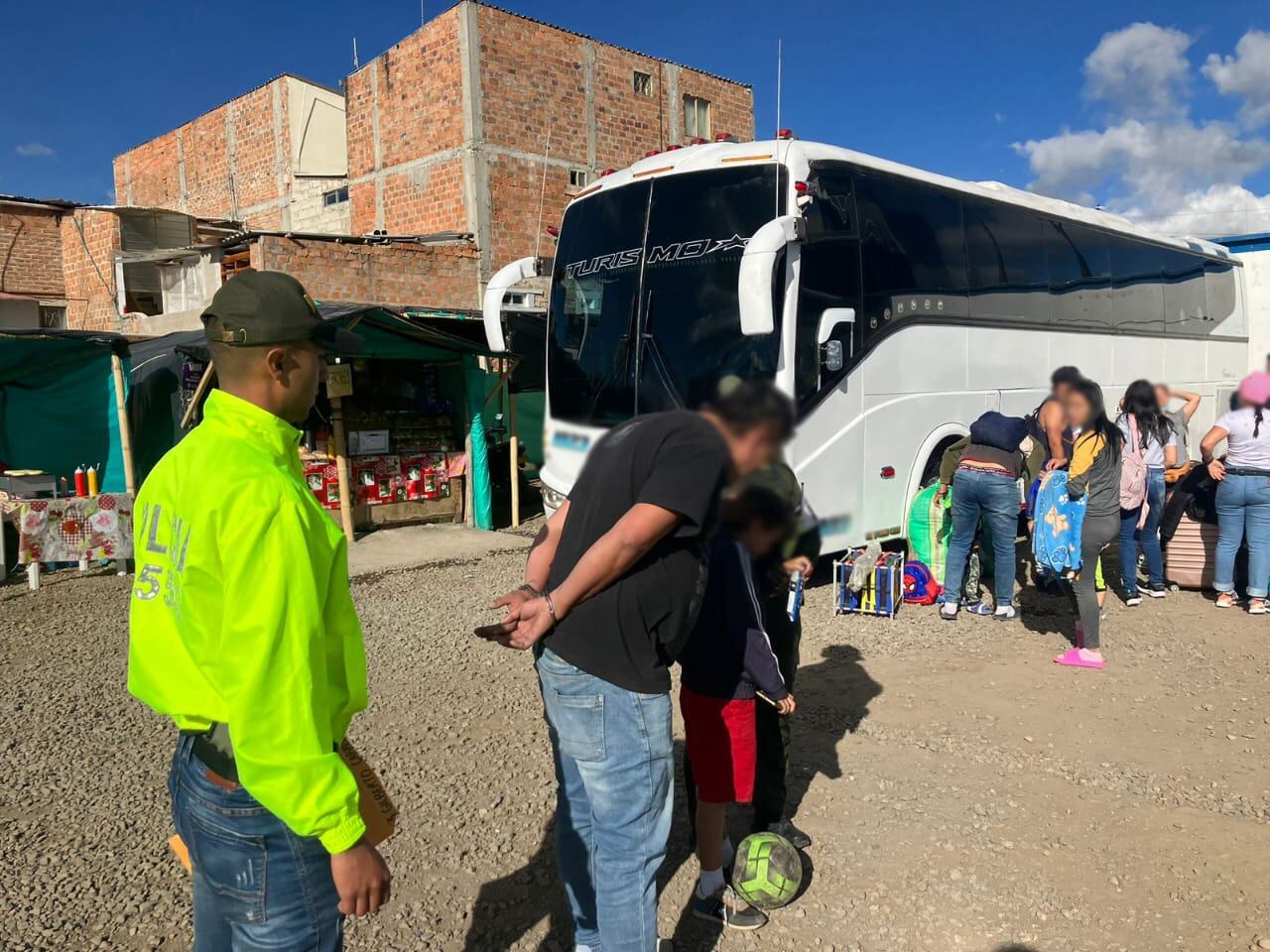Redada contra red de tráfico de migrantes por parte de la Policía.
