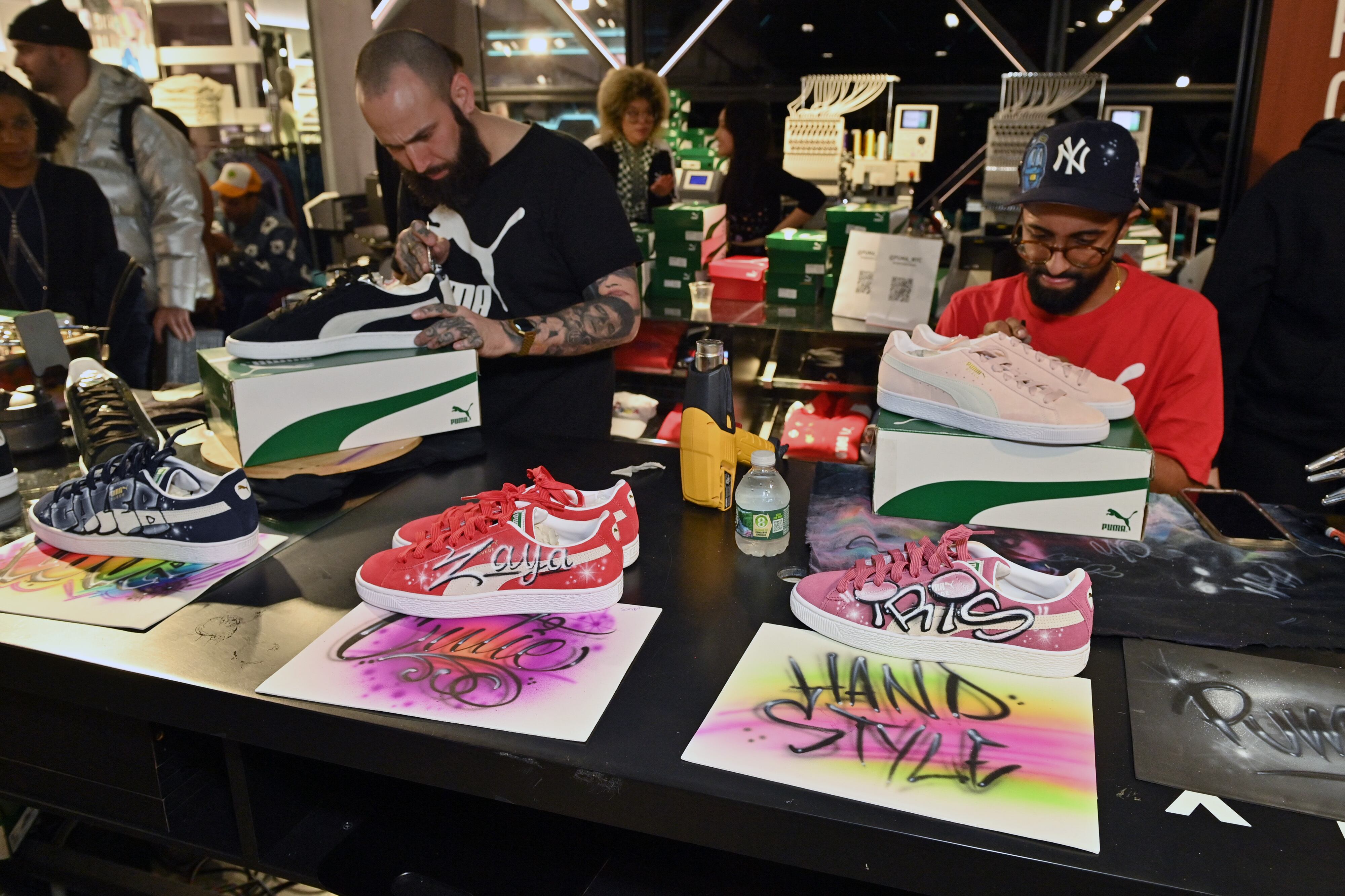 Los ingresos totales alcanzaron los 2.076 millones de euros, lo que representa un crecimiento ajustado por divisas del 0,1% en comparación con el mismo período del año anterior.