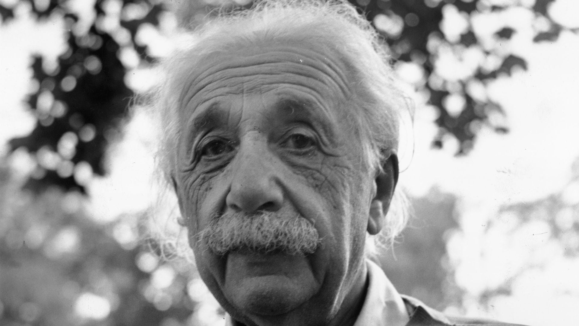 Casi un siglo después, científicos lograron poner a prueba uno de los experimentos mentales propuestos por Einstein para cuestionar la postura de Bohr.