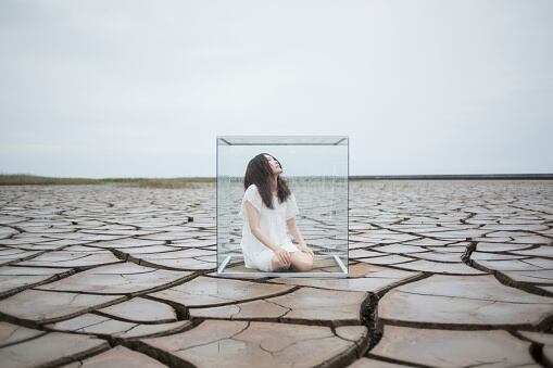 Hidratarse consiste en reponer los líquidos corporales que se pierden a través del sudor, y también al exhalar aire y eliminar residuos.