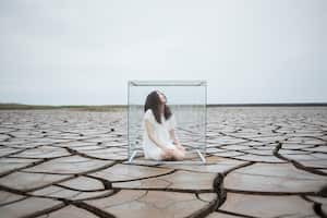 Hidratarse consiste en reponer los líquidos corporales que se pierden a través del sudor, y también al exhalar aire y eliminar residuos.