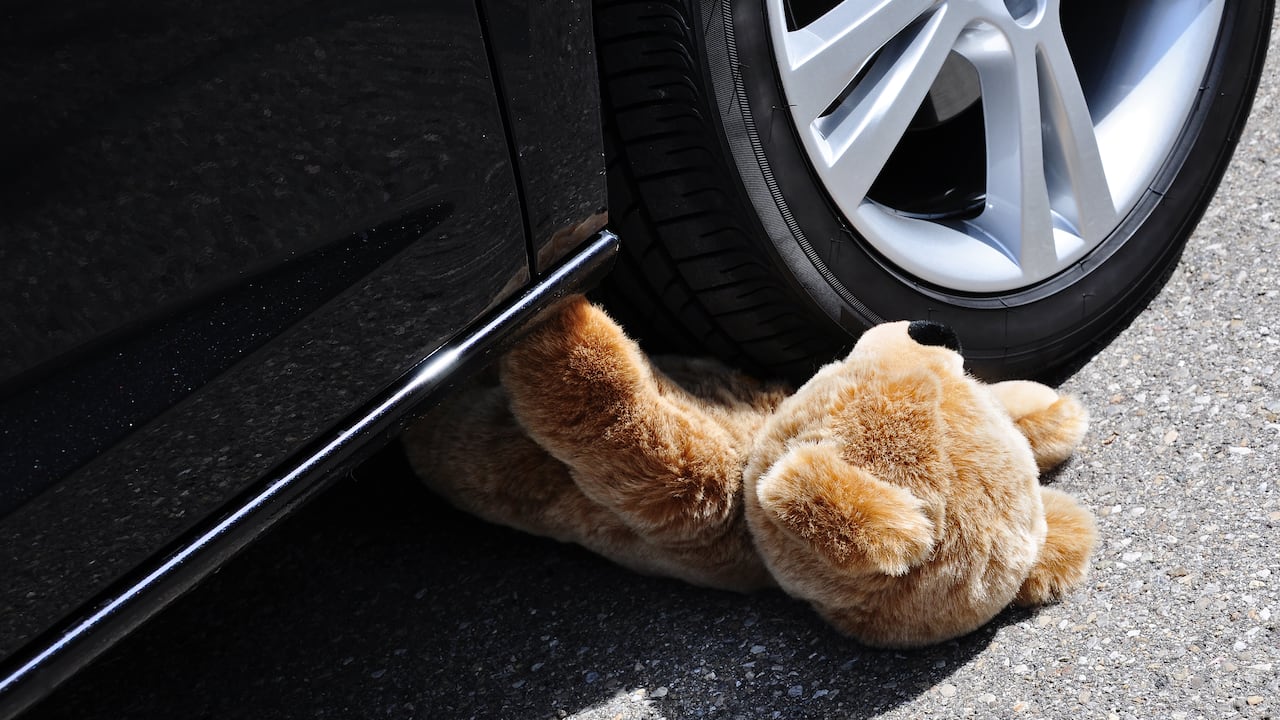 En Carolina del Norte, una serie de incidentes trágicos ha puesto en el foco la responsabilidad parental y la seguridad infantil en entornos domésticos.