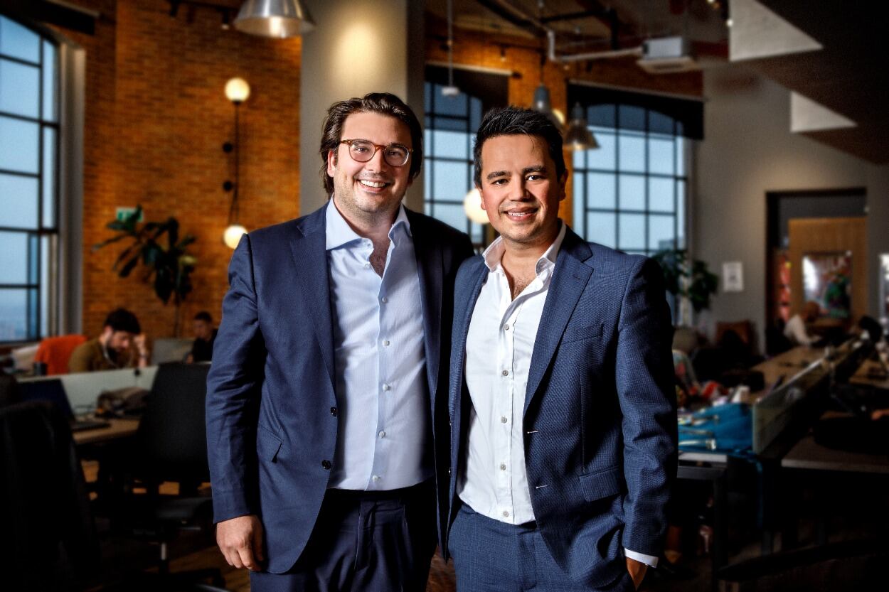 Benjamín Gilinski, presidente de la junta directiva, y Santiago Covelli, CEO, han sido los encargados de liderar la consolidación del primer banco ciento por ciento digital del país.