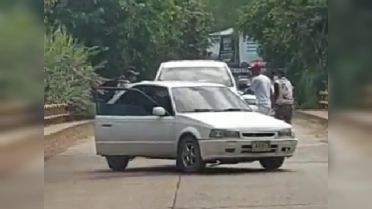 Delincuentes estarían robando a conductores en la vía a Pance en Cali; un video dejó en evidencia el modus operandi.