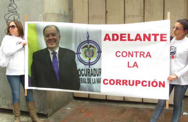 Los mensajes de apoyo al procurador se vieron en pancartas y letreros que manifestaban el aprecio por la labor de Ordoñez.