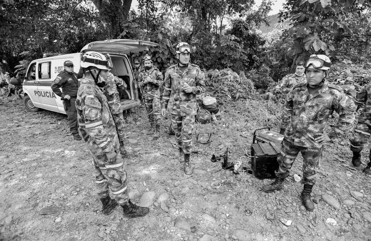 La Armada lo ha dado todo para asistir a la población. Foto: Carlos Julio Martínez / SEMANA