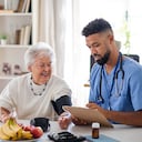 Según cifras de la OMS, entre un 5 % y un 8 % de la población mayor de 60 años padece en algún momento de envejecimiento cognitivo.