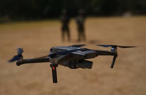 Cada incursión de un dron en áreas prohibidas activará una investigación para identificar a su responsable.