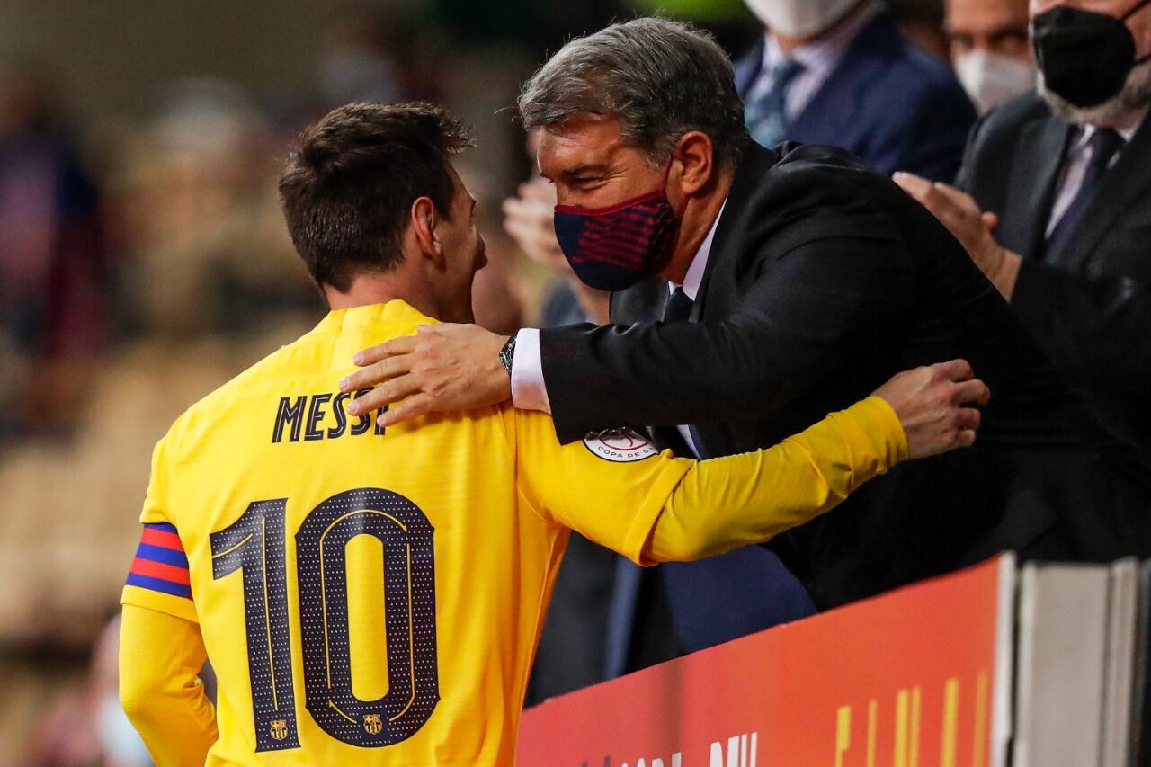Joan Laporta Estruch y Lionel Messi. El presidente del Barcelona habló de la posibilidad del regreso del 10 al equipo culé.