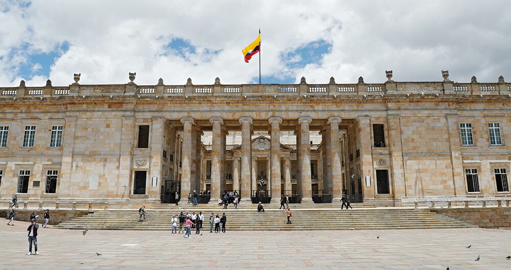 Para llegar al Congreso no se requiere de mucha preparación académica ni títulos. 