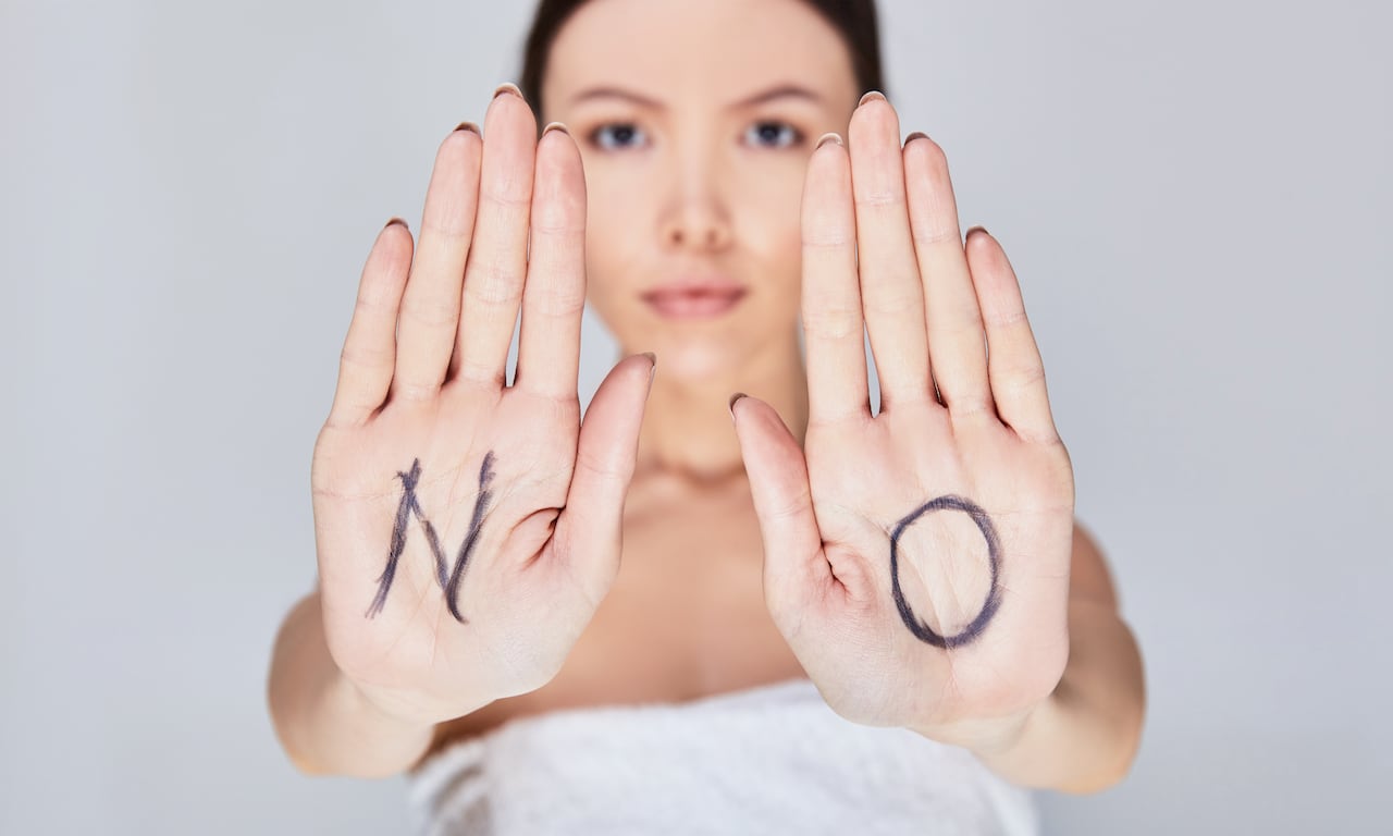 Decir "no" es una habilidad fundamental para establecer límites saludables.